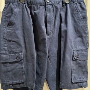 Men’s Chereskin size 38 blue cargo shorts.
